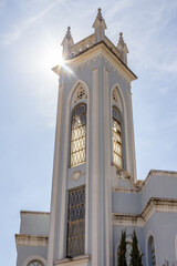 Fototapeta na wymiar Igreja Cristã Evangélica, em dia claro, com brilho do sol, na cidade de Goiânia.