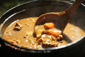 キャンプでカレー６