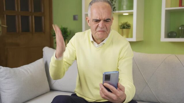 Seeing immoral and annoying visuals in the house, the old man gets angry.
Retired old man sees indecent and immoral images while looking at his smartphone at home and hangs up in anger.
