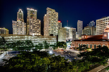 Obraz premium Downtown of Miami at night, view from the window