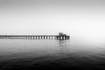Obraz premium Black and white drone shot of a metallic pier of the sea, cool for background