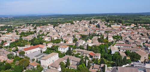 Photo aérienne Gallargues le Montueux, village du Gard , Vaunage, région nimoise, Occitanie,...