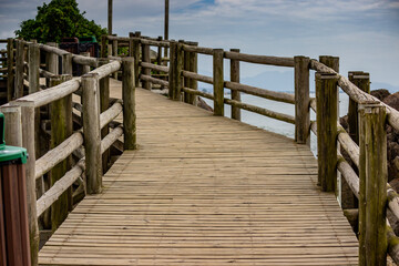 Obraz premium wooden bridge over the sea