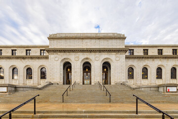 Exterior view of the St. Louis Public Library - Central Library