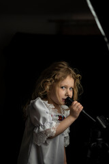 picture of the little singer 