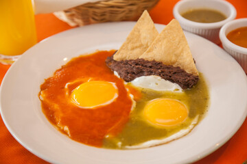 Huevos Divorciados, Alta Cocina Mexicana, Platillos
