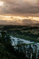 VISTA DE LA CIUDAD DE CUENCA - ECUADOR DESDE EL MIRADOR DEL CERRO JALSHI EN LA PARROQUIA DE NULTI,