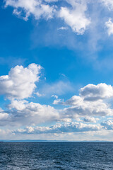 Fototapeta na wymiar 海の上を行く雲