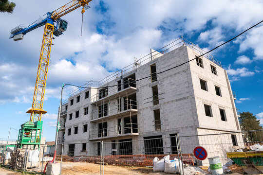 Construction d'un ensemble de logements r&eacute;sidentiels de standings. Travaux de ma&ccedil;onnerie