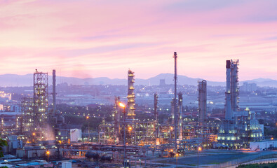Obraz na płótnie Canvas Oil refinery plant and industrial factory