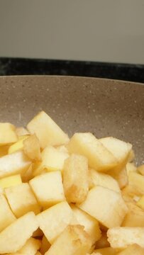 I put the ava or apple slices in a frying pan with melted sugar. Pie filling. Vertical video Social Media