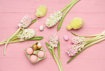 Fototapeta na wymiar Composition with beautiful hyacinth flowers, Easter eggs and baby chickens on pink wooden background