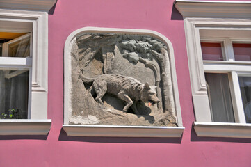 Sculpture on the buildings. Klodzko, Lower Silesian Voivodeship, Poland. - obrazy, fototapety, plakaty