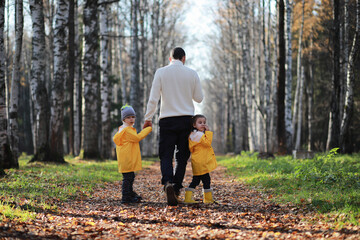 Children walk in the autumn park