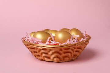 Fototapeta na wymiar Concept of Richness and prosperity, golden eggs