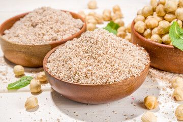 Hazelnut flour with whole nuts