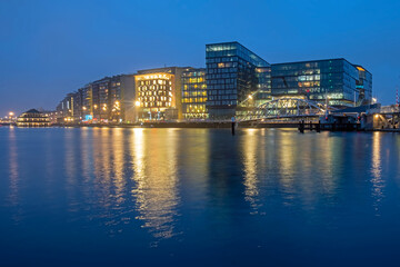 Obraz premium City scenic from Amsterdam in the Netherlands at sunset