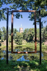 Fototapeta premium rostock, deutschland - stadtpark mit kleinem see und kröpeliner tor im hintergrund
