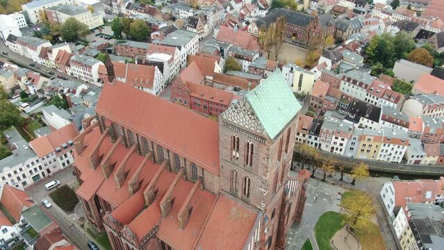 Nikolaikirche in Wismar Hansestadt an der Ostseek&uuml;ste, Luftaufnahme, von oben aus der luft, Mecklenburg-vorpommern Ostsee