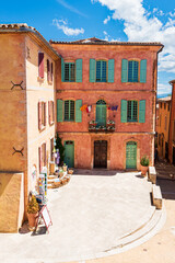 Roussillon (Vaucluse) Bergdorf nähe der Ockerfelsen in der Provence 