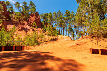 Ockerfelsen von Roussillon
