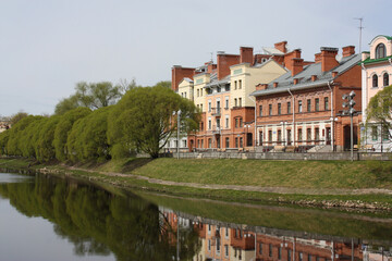 Fototapeta na wymiar embankment of the river in Pskov