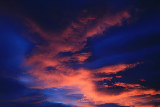 nuvole rosee al tramonto