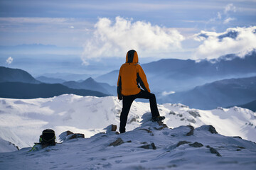 Contemplando la montaña 