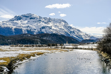 Celerina, Dorf, Bergdorf, Bel Taimpel, Kirche, Oberengadin, Engadin, Alpen, Inn, Fluss, Wanderweg, Engadiner Dorf, Graubünden, Roseg Gruppe, Corvatsch, Winter, Wintersport, Schweiz