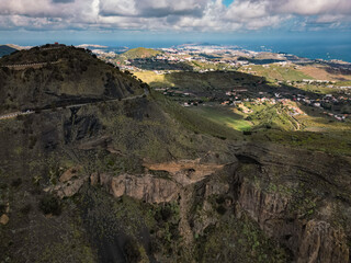 Fototapeta na wymiar View of edge of Caldera de Bandama crater and surrounding area in Gran Canaria, Spain