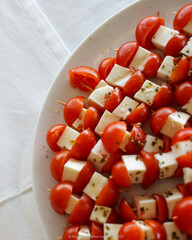 Salada fresca de tomate e queijo branco