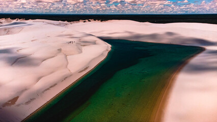 Lençóis Maranhenses Lagoas Dunas Praia Paisagem Barreirinhas Atins Planeta Vilarejo Star Wars Vingadores Proteção Ambiental Cenário Tropical Paradisíaco Paraíso Natureza Aéreo Drone Turismo Turístico