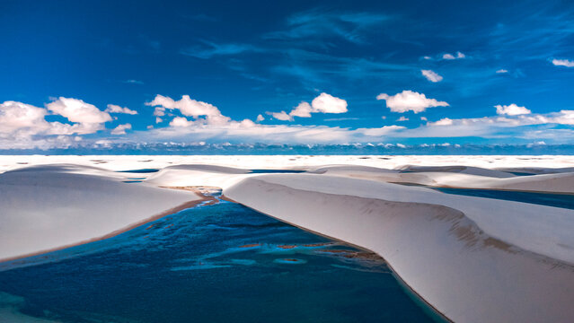 Len&ccedil;&oacute;is Maranhenses Lagoas Dunas Praia Paisagem Barreirinhas Atins Planeta Vilarejo Star Wars Vingadores Prote&ccedil;&atilde;o Ambiental Cen&aacute;rio Tropical Paradis&iacute;aco Para&iacute;so Natureza A&eacute;reo Drone Turismo Tur&iacute;stico