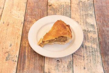 Apple pie is a fruit pie. There are many variants, and the apple can be sliced or in compote. Apples can be placed directly on top of the dough or on a cream base