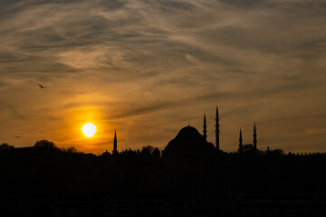 Fototapeta premium Silhouette of Suleymaniye Mosque. Ramadan or islamic concept photo