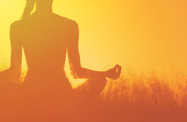 Closeup of persons hand meditating in the golden sunlight  - obrazy, fototapety, plakaty