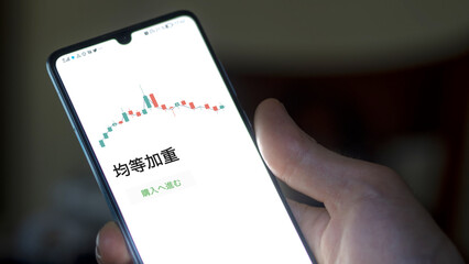 Investor analyzing an ETF. Funds stocks exchange ETFs Japanese text: Equal weight, buy. 均等加重 証券取引所 投資 shares