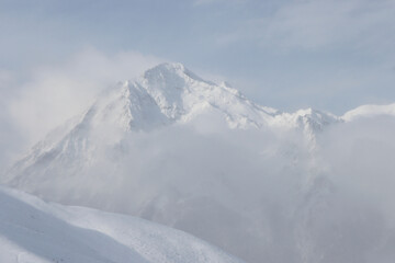 Nuages et neige sur les Pyrénées