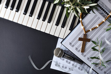 Religious music with piano and voices for Palm Sunday top