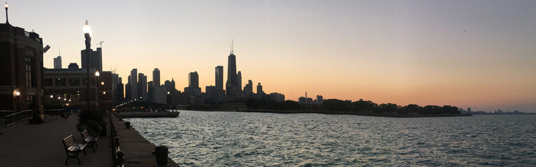 Fototapeta premium Chicago Skyline at sunset