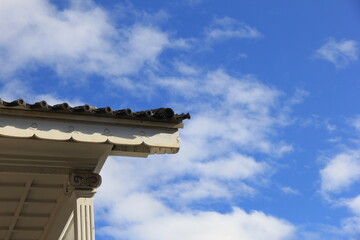 古い建物の、庇部分