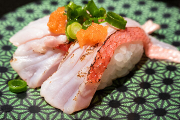 お寿司「鯛の炙り握り」