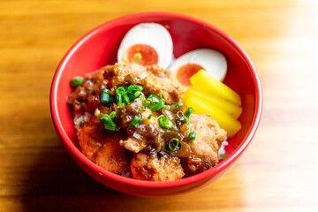 鶏の唐揚げ丼