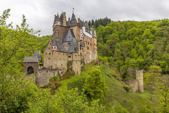 Burg Eltz, über der Mosel zwischen Koblenz und Trier, Rheinland-Pfalz, Deutschland am 15.05.2021