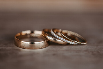 Wedding rings rosegold with diamonds