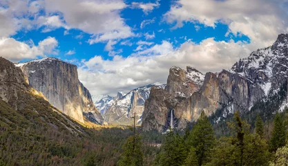 Crédence de cuisine en verre imprimé Half Dome beautiful view in Yosemite valley with half dome and el capitan