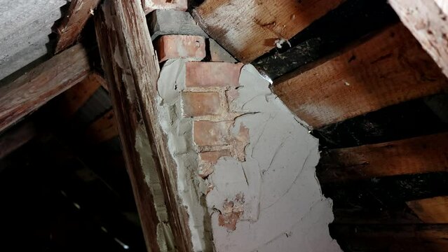 The stovepipe plasterer is plastering the wall of the stove pipe.