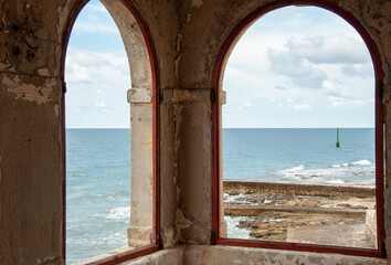 Rundbogen am Meer