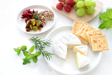 カマンベールチーズとクラッカー