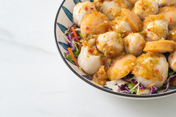 Meatball and fishball spicy salad